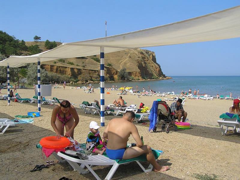 Пляж, который принадлежит санаторию Черноморец