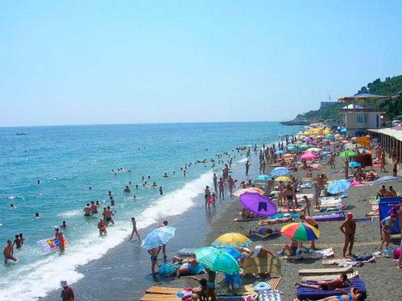 Пляж пансионата «Нева» в Крыму