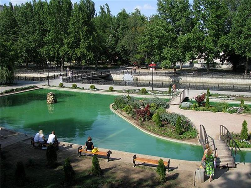 Один из парков для отдыха в Симферополе