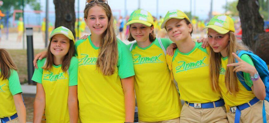 Дети из Донбасса побывают летом в «Артеке» и «Орлёнке»