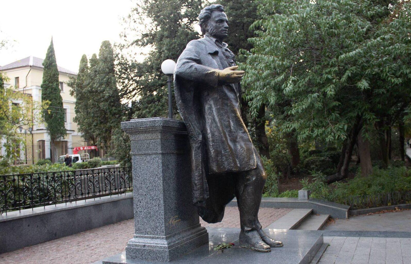 Фото памятника Пушкину