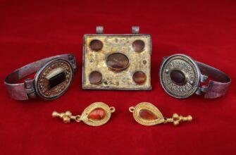 В результате археологических раскопок в Крыму найдена коллекция древних ювелирных украшений