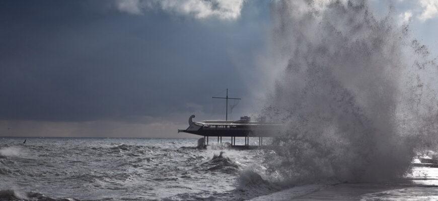 На Крым надвигается штормовая погода